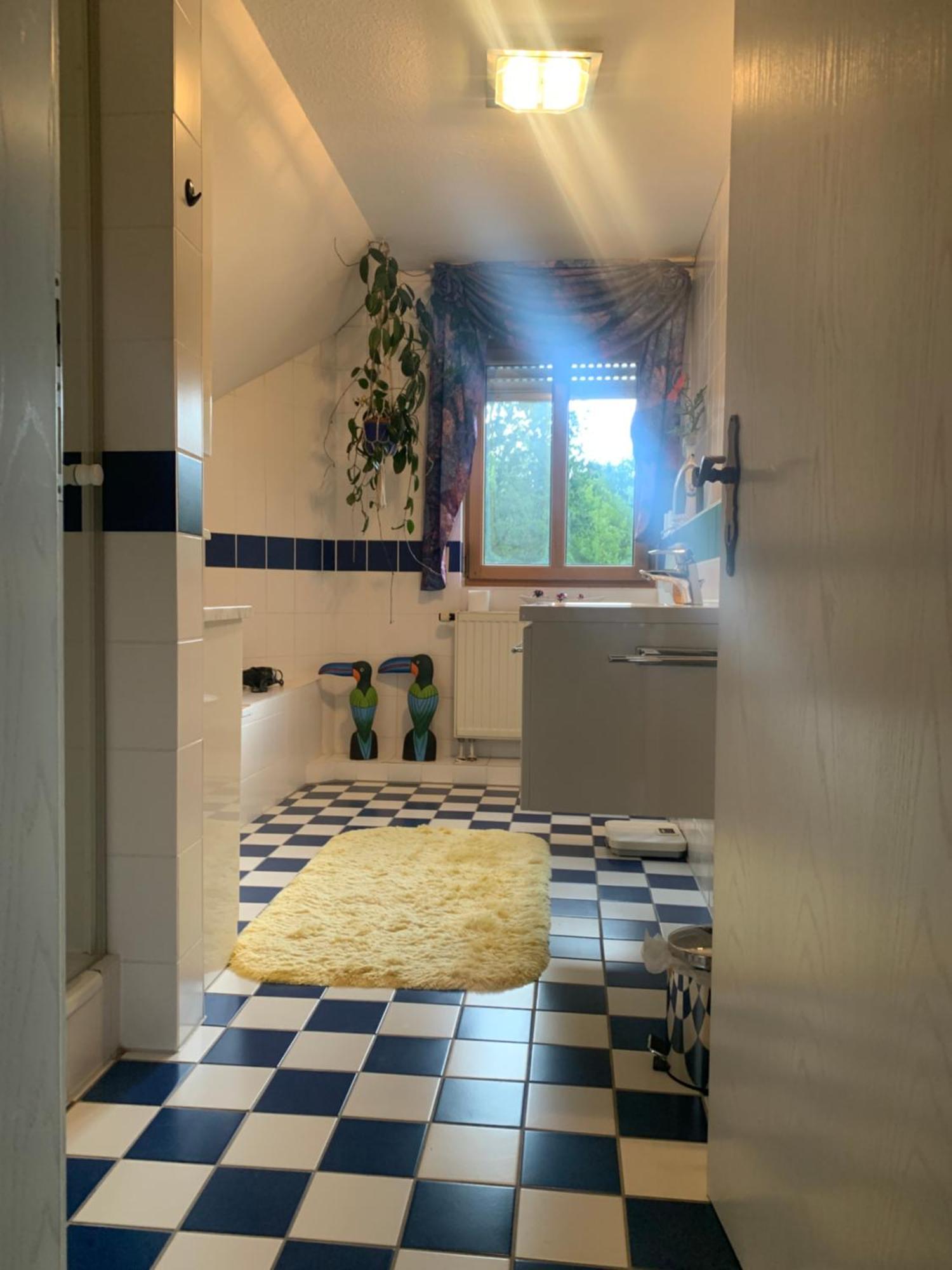 Sonniges Dachzimmer Feucht Exterior photo